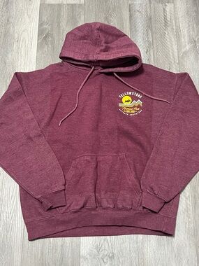 Yellowstone National Park woman’s Maroon Hoodie Pullover/ size L